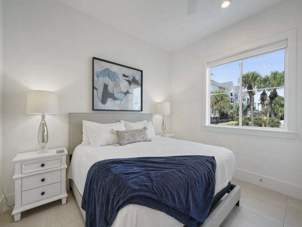 Beachfront Luxury Six Bedroom Vacation Rental in Destin with Rooftop Pool